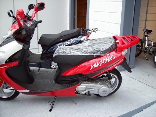 Vendo scooter zero 2009 150 cc so 5800,00 com alvaro f0ne 011-38040160